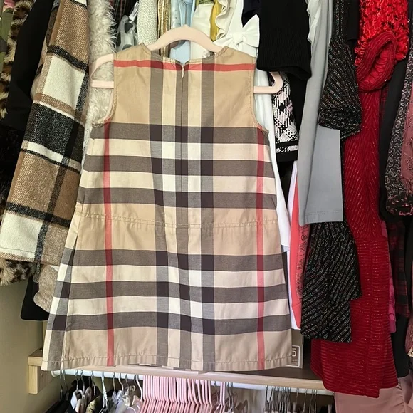 Burberry Summer Dress w/ pockets Size 6